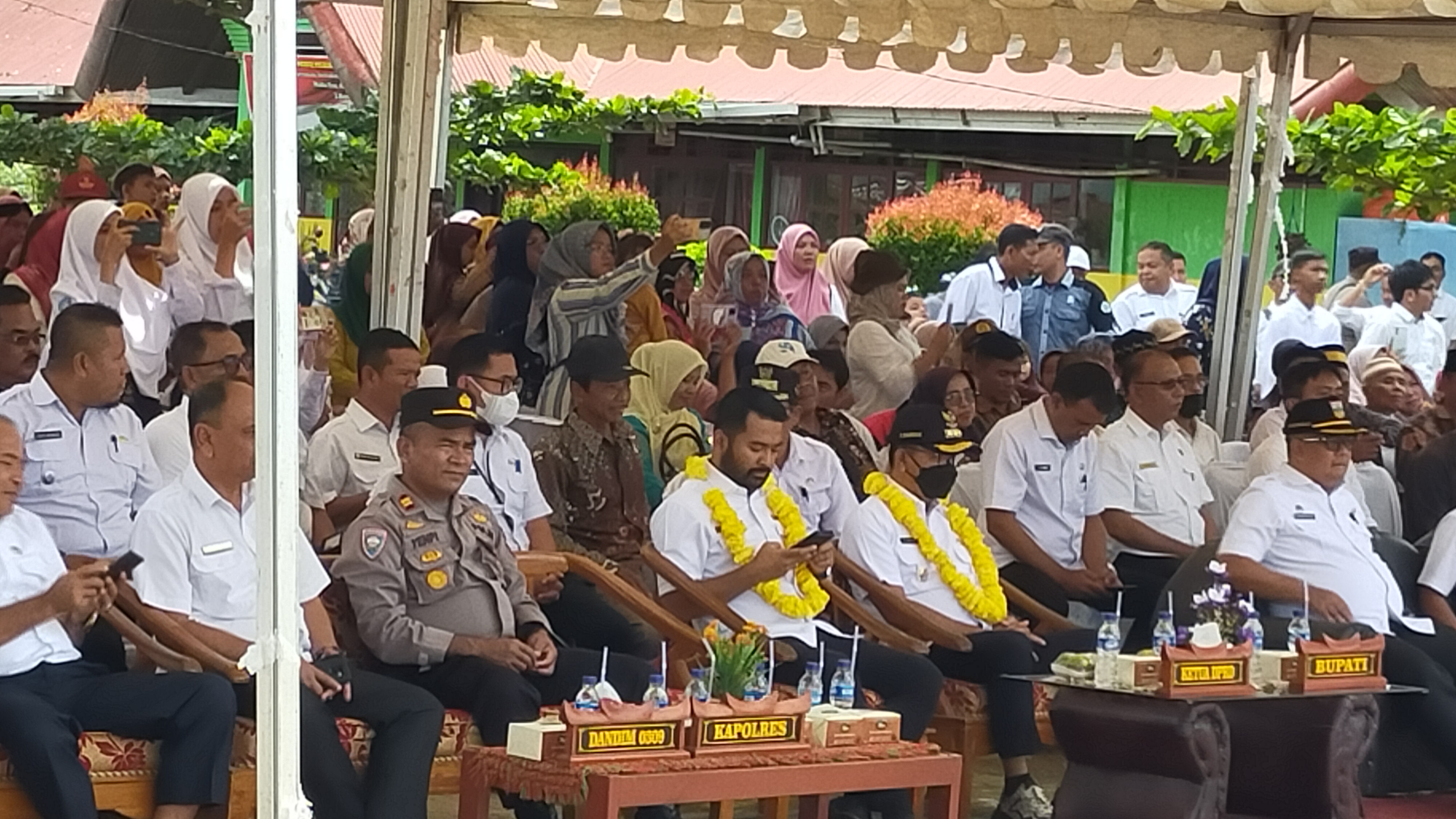 Bupati Solok Selatan dan rombongan hadir di SMP N 8 Solok Selatan